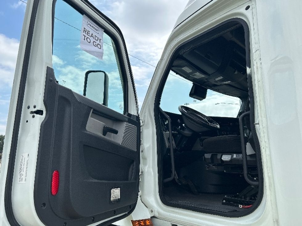 Sleeper Tractor-Heavy Duty Tractors-Freightliner-2021-T12664ST-Chicago (Chicago Ridge)-IL-675,224\n\t\tmiles-$ 47,250 - Image 9