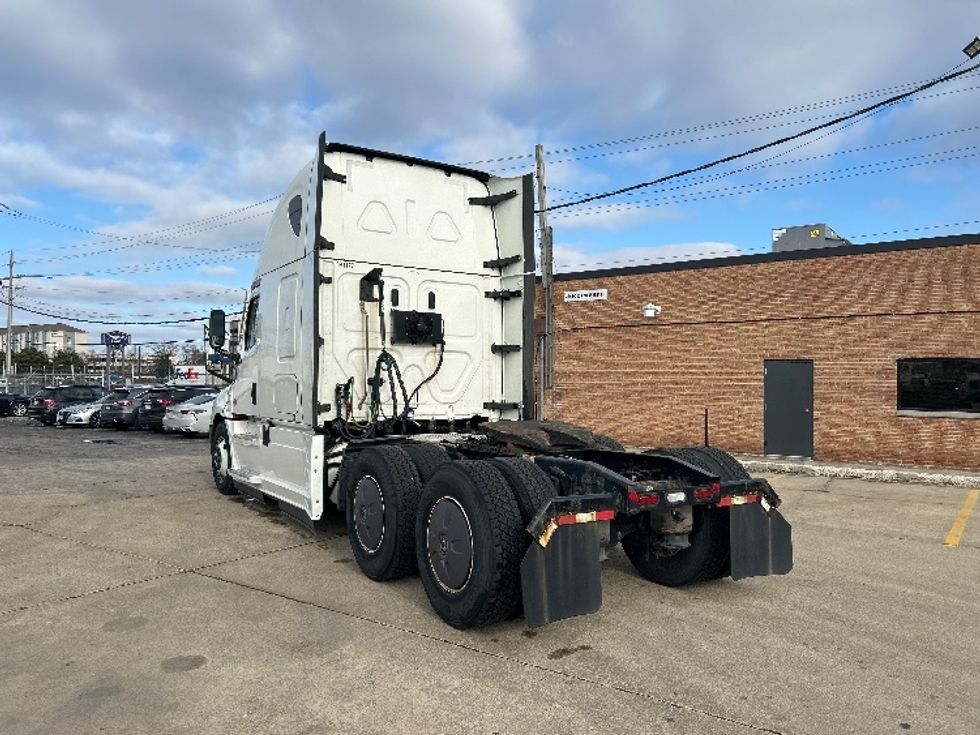 Sleeper Tractor-Heavy Duty Tractors-Freightliner-2021-T12664ST-Chicago (Melrose Park)-IL-370,877\n\t\tmiles-$ 69,000 - Image 5