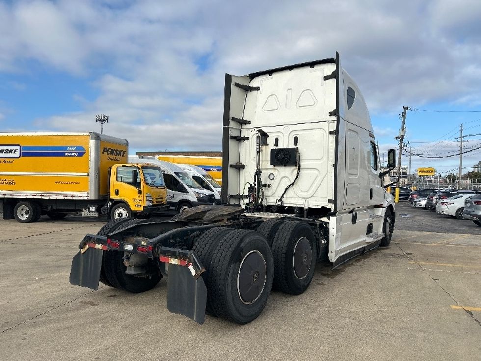 Sleeper Tractor-Heavy Duty Tractors-Freightliner-2021-T12664ST-Chicago (Melrose Park)-IL-370,877\n\t\tmiles-$ 69,000 - Image 7