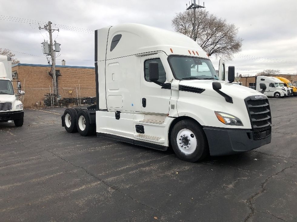 Sleeper Tractor-Heavy Duty Tractors-Freightliner-2021-T12664ST-Chicago (Melrose Park)-IL-403,108\n\t\tmiles-$ 62,750 - Image 1