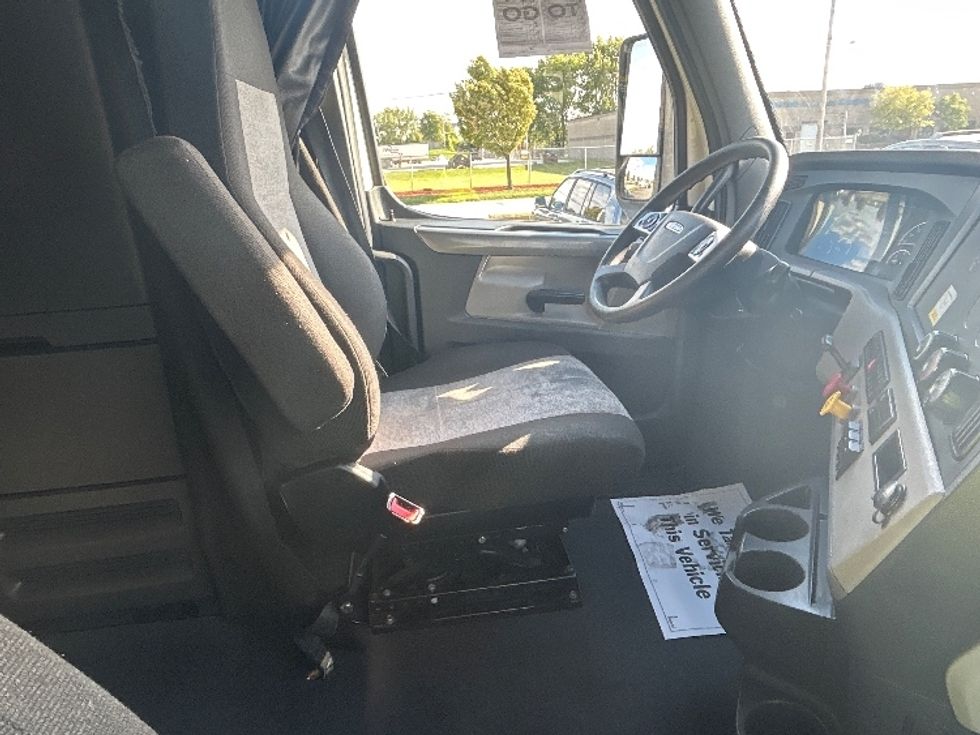 Sleeper Tractor-Heavy Duty Tractors-Freightliner-2021-T12664ST-Chicago (Melrose Park)-IL-403,108\n\t\tmiles-$ 62,750 - Image 15