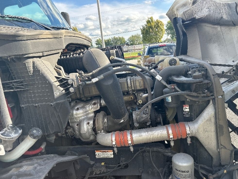 Sleeper Tractor-Heavy Duty Tractors-Freightliner-2021-T12664ST-Chicago (Melrose Park)-IL-403,108\n\t\tmiles-$ 62,750 - Image 21