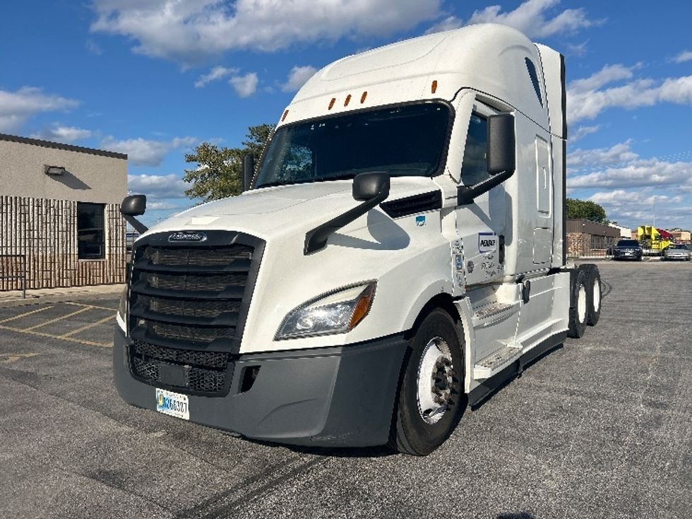 Sleeper Tractor-Heavy Duty Tractors-Freightliner-2021-T12664ST-Chicago (Melrose Park)-IL-403,108\n\t\tmiles-$ 62,750 - Image 3