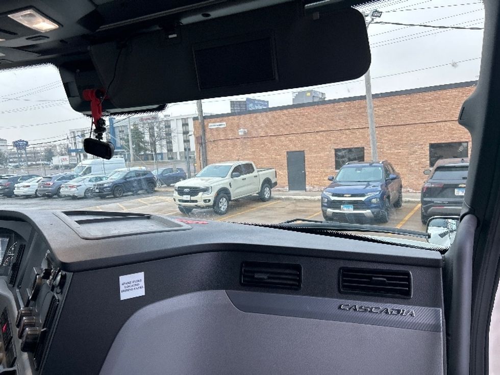 Sleeper Tractor-Heavy Duty Tractors-Freightliner-2021-T12664ST-Chicago (Melrose Park)-IL-417,898\n\t\tmiles-$ 66,250 - Image 13