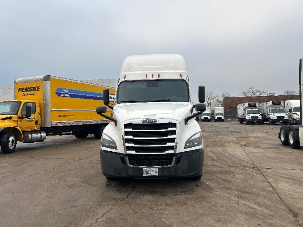 Sleeper Tractor-Heavy Duty Tractors-Freightliner-2021-T12664ST-Chicago (Melrose Park)-IL-417,898\n\t\tmiles-$ 66,250 - Image 2