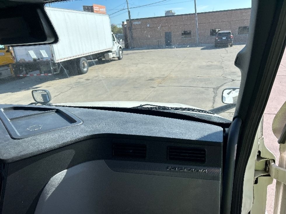 Sleeper Tractor-Heavy Duty Tractors-Freightliner-2021-T12664ST-Chicago (Melrose Park)-IL-494,235\n\t\tmiles-$ 63,500 - Image 14