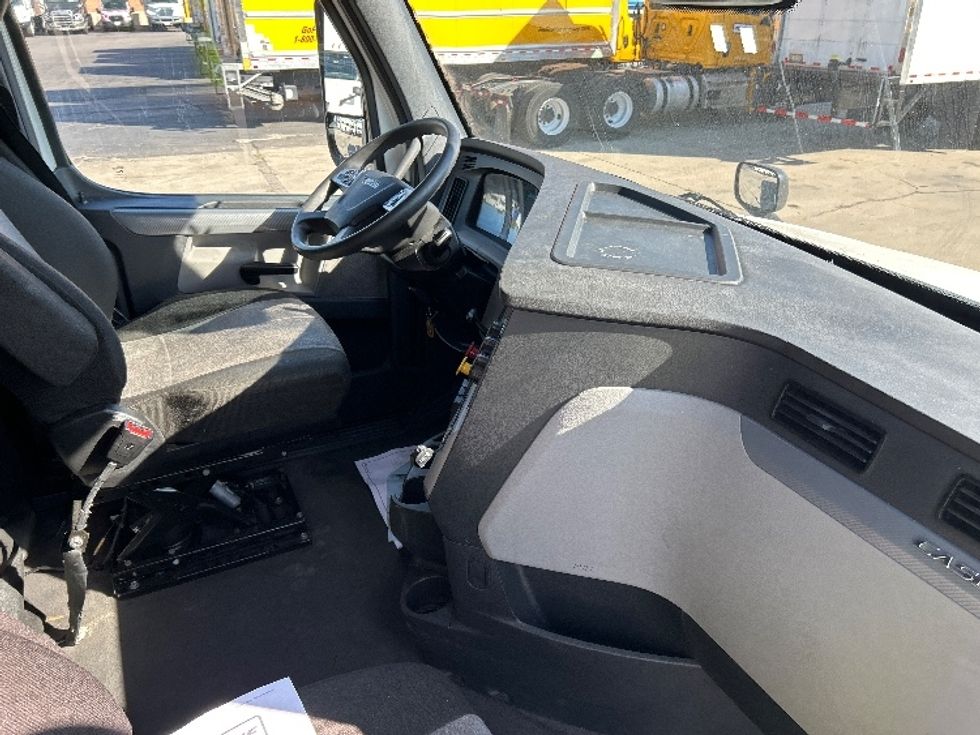 Sleeper Tractor-Heavy Duty Tractors-Freightliner-2021-T12664ST-Chicago (Melrose Park)-IL-494,235\n\t\tmiles-$ 63,500 - Image 15