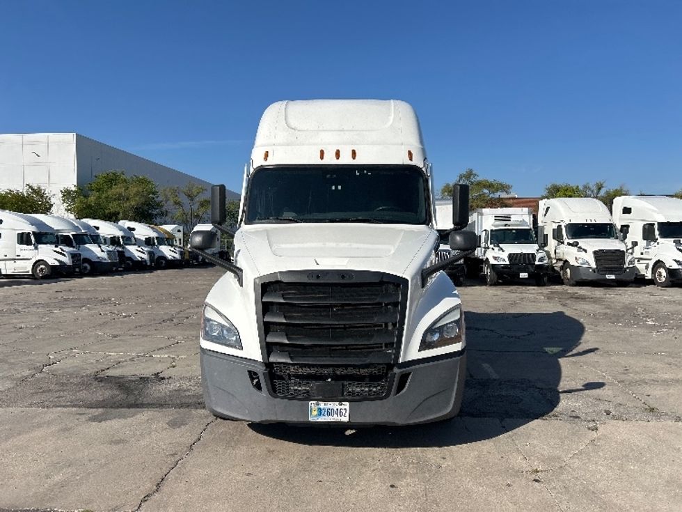 Sleeper Tractor-Heavy Duty Tractors-Freightliner-2021-T12664ST-Chicago (Melrose Park)-IL-494,235\n\t\tmiles-$ 63,500 - Image 2