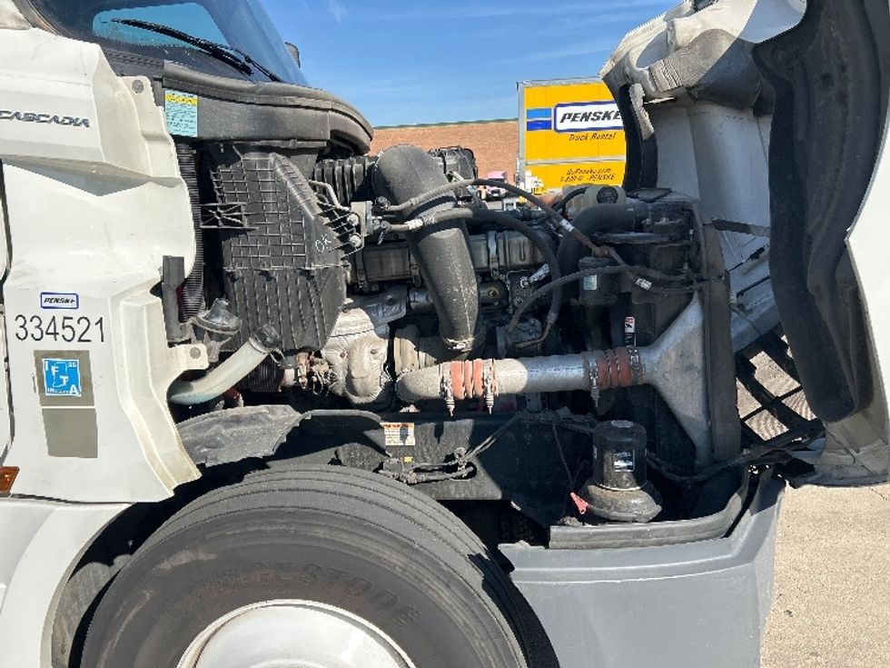 Sleeper Tractor-Heavy Duty Tractors-Freightliner-2021-T12664ST-Chicago (Melrose Park)-IL-494,235\n\t\tmiles-$ 63,500 - Image 20