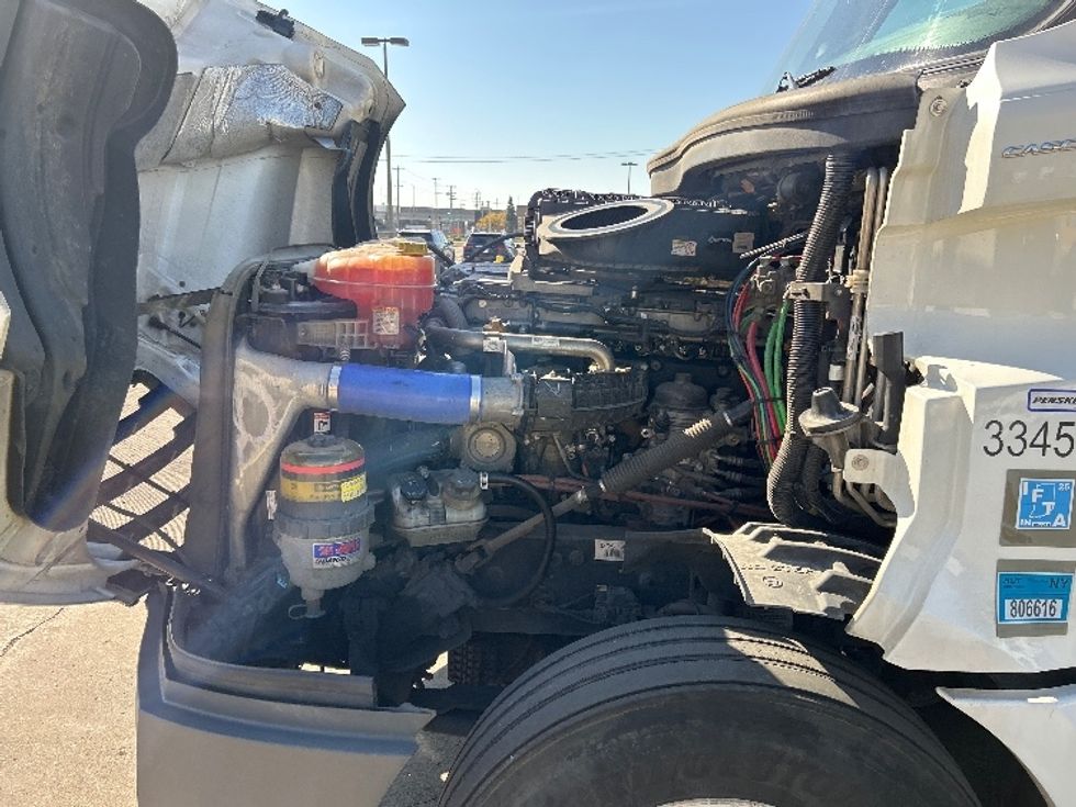 Sleeper Tractor-Heavy Duty Tractors-Freightliner-2021-T12664ST-Chicago (Melrose Park)-IL-494,235\n\t\tmiles-$ 63,500 - Image 21