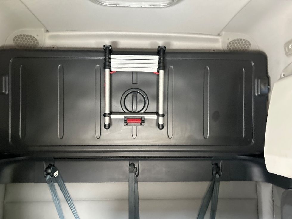 Sleeper Tractor-Heavy Duty Tractors-Freightliner-2021-T12664ST-Chicago (Melrose Park)-IL-494,235\n\t\tmiles-$ 63,500 - Image 22