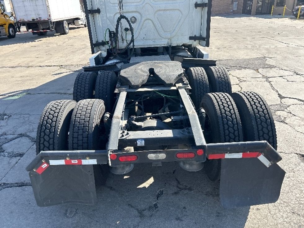Sleeper Tractor-Heavy Duty Tractors-Freightliner-2021-T12664ST-Chicago (Melrose Park)-IL-494,235\n\t\tmiles-$ 63,500 - Image 6