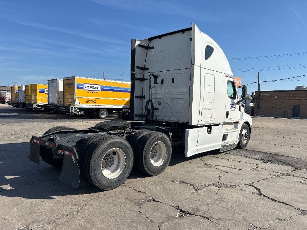 Sleeper Tractor-Heavy Duty Tractors-Freightliner-2021-T12664ST-Chicago (Melrose Park)-IL-494,235\n\t\tmiles-$ 63,500 - Image 7