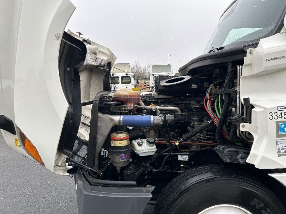 Sleeper Tractor-Heavy Duty Tractors-Freightliner-2021-T12664ST-Chicago (Melrose Park)-IL-576,340\n\t\tmiles-$ 59,500 - Image 21