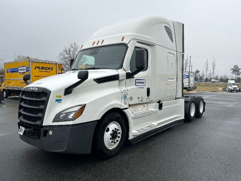 Sleeper Tractor-Heavy Duty Tractors-Freightliner-2021-T12664ST-Chicago (Melrose Park)-IL-576,340\n\t\tmiles-$ 59,500 - Image 3