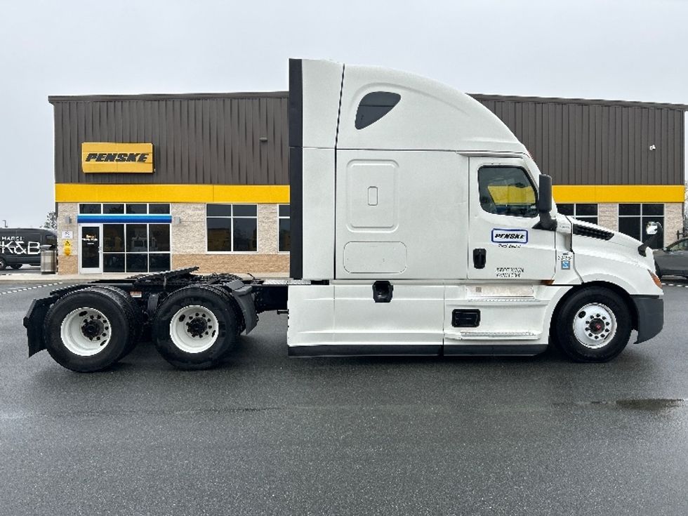 Sleeper Tractor-Heavy Duty Tractors-Freightliner-2021-T12664ST-Chicago (Melrose Park)-IL-576,340\n\t\tmiles-$ 59,500 - Image 8