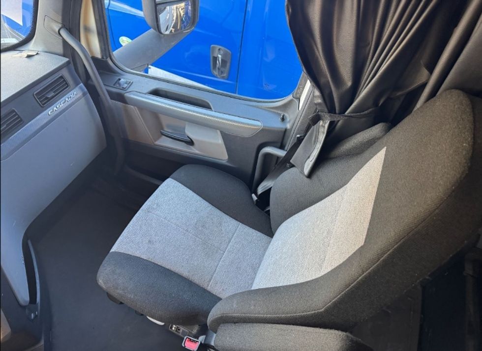 Sleeper Tractor-Heavy Duty Tractors-Freightliner-2021-T12664ST-Chicago (Melrose Park)-IL-657,720\n\t\tmiles-$ 48,750 - Image 13