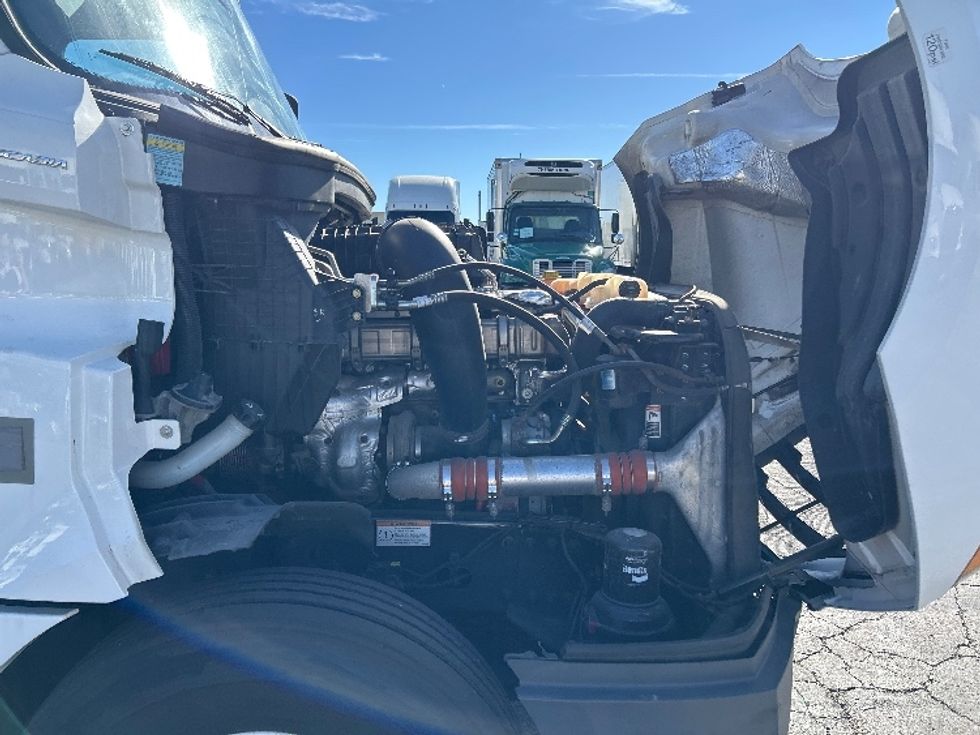 Sleeper Tractor-Heavy Duty Tractors-Freightliner-2021-T12664ST-Chicago (Melrose Park)-IL-657,720\n\t\tmiles-$ 48,750 - Image 18