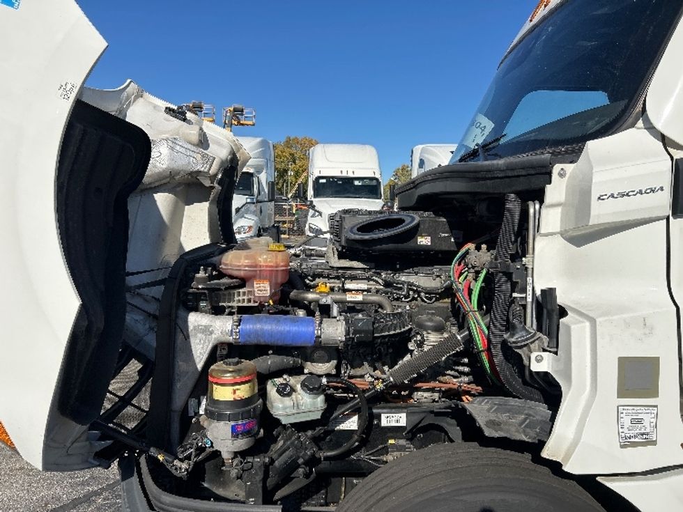 Sleeper Tractor-Heavy Duty Tractors-Freightliner-2021-T12664ST-Chicago (Melrose Park)-IL-657,720\n\t\tmiles-$ 48,750 - Image 19