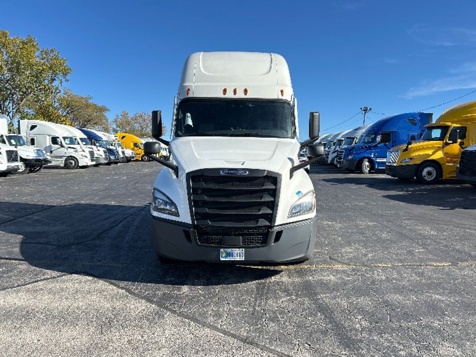 Sleeper Tractor-Heavy Duty Tractors-Freightliner-2021-T12664ST-Chicago (Melrose Park)-IL-657,720\n\t\tmiles-$ 48,750 - Image 2