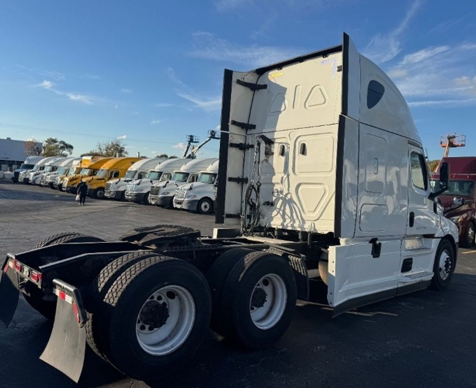 Sleeper Tractor-Heavy Duty Tractors-Freightliner-2021-T12664ST-Chicago (Melrose Park)-IL-657,720\n\t\tmiles-$ 48,750 - Image 20