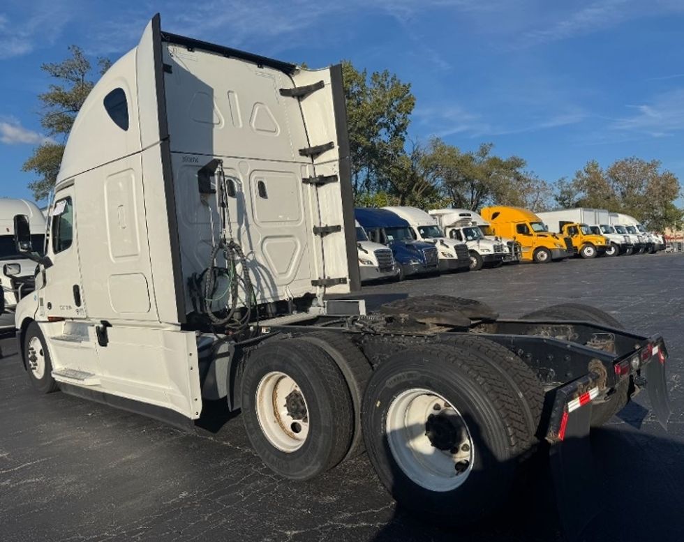 Sleeper Tractor-Heavy Duty Tractors-Freightliner-2021-T12664ST-Chicago (Melrose Park)-IL-657,720\n\t\tmiles-$ 48,750 - Image 4