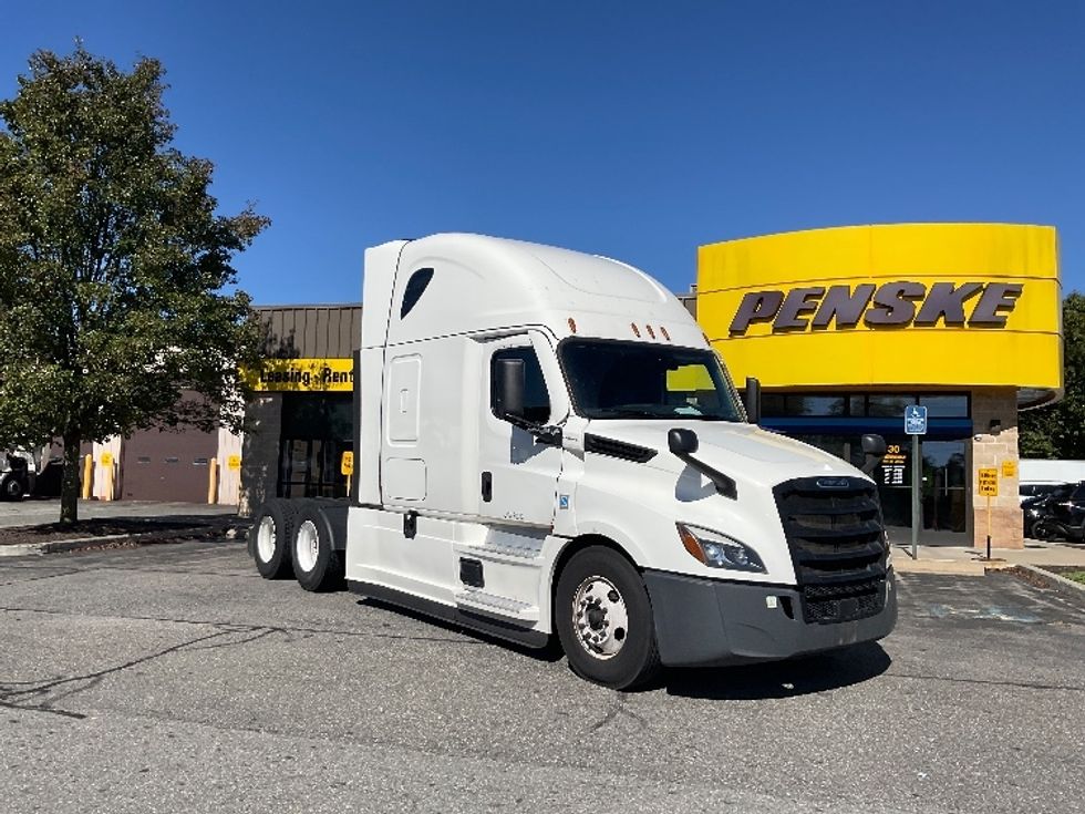 Sleeper Tractor-Heavy Duty Tractors-Freightliner-2021-T12664ST-Chicopee-MA-528,477\n\t\tmiles-$ 59,750 - Image 1