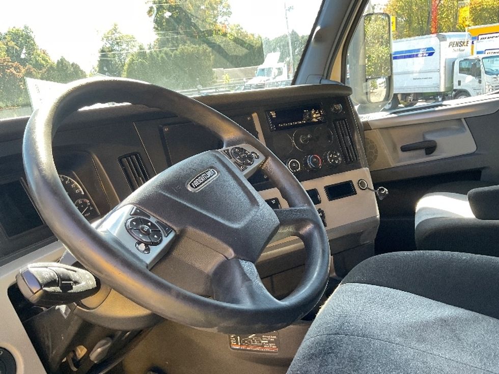 Sleeper Tractor-Heavy Duty Tractors-Freightliner-2021-T12664ST-Chicopee-MA-528,477\n\t\tmiles-$ 59,750 - Image 10