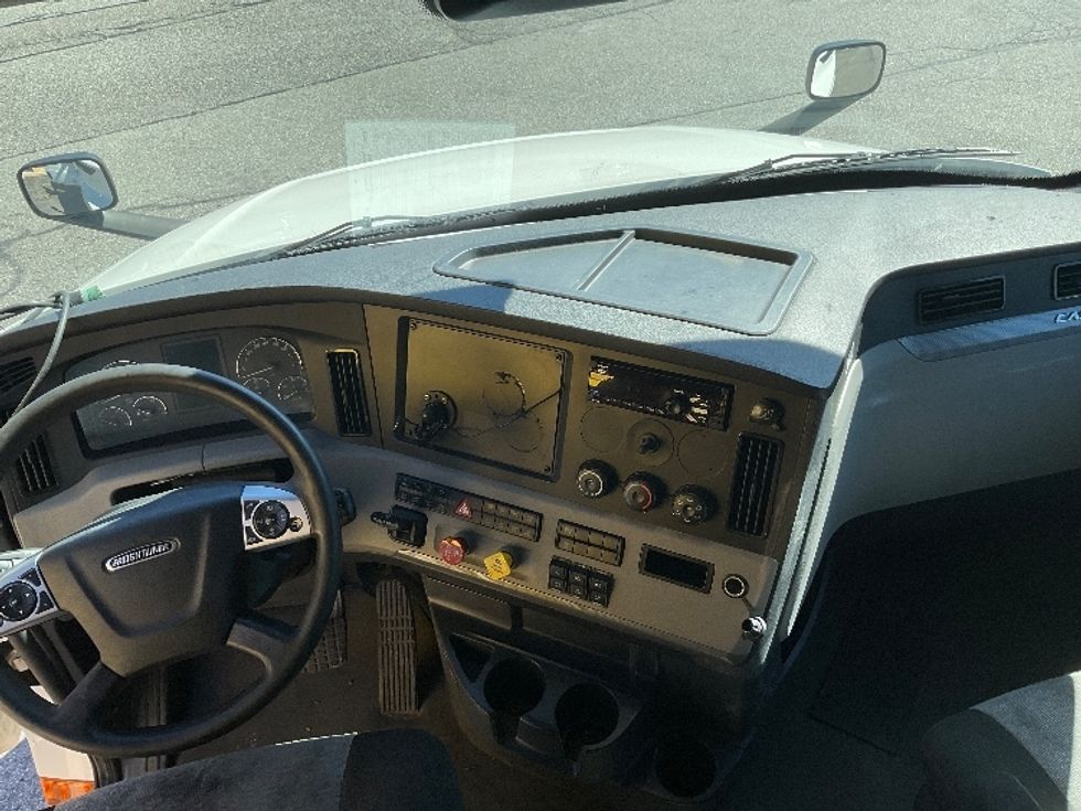 Sleeper Tractor-Heavy Duty Tractors-Freightliner-2021-T12664ST-Chicopee-MA-528,477\n\t\tmiles-$ 59,750 - Image 12