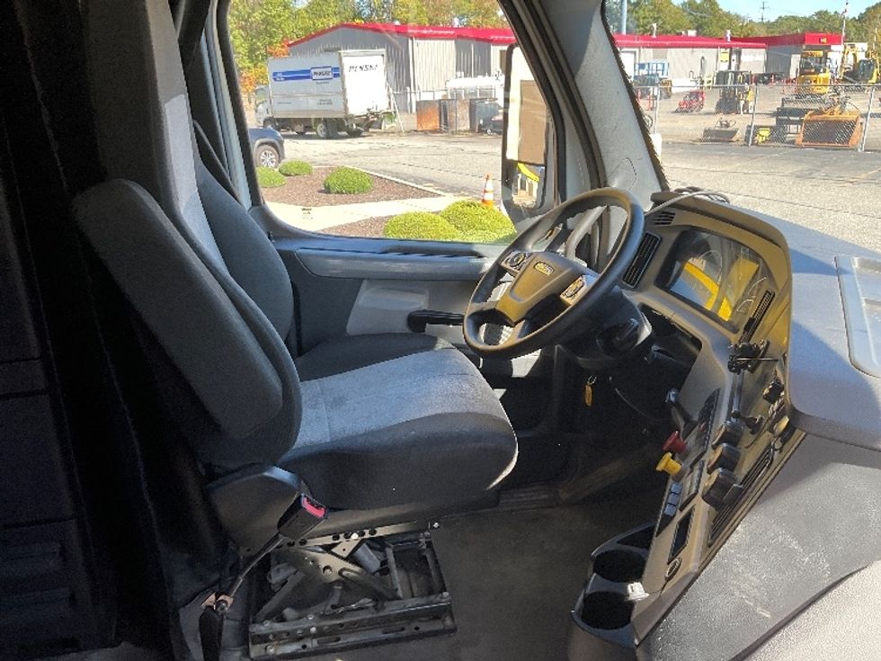 Sleeper Tractor-Heavy Duty Tractors-Freightliner-2021-T12664ST-Chicopee-MA-528,477\n\t\tmiles-$ 59,750 - Image 15