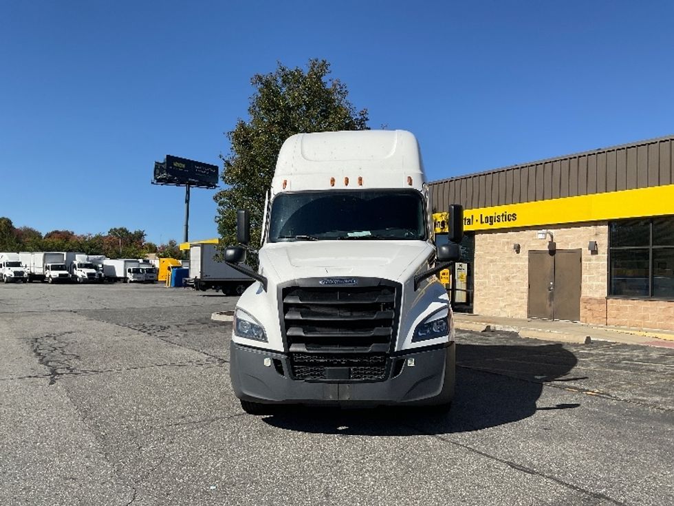 Sleeper Tractor-Heavy Duty Tractors-Freightliner-2021-T12664ST-Chicopee-MA-528,477\n\t\tmiles-$ 59,750 - Image 2