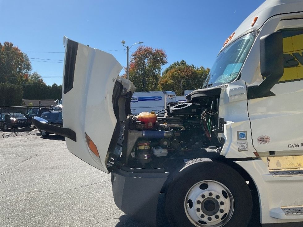 Sleeper Tractor-Heavy Duty Tractors-Freightliner-2021-T12664ST-Chicopee-MA-528,477\n\t\tmiles-$ 59,750 - Image 21