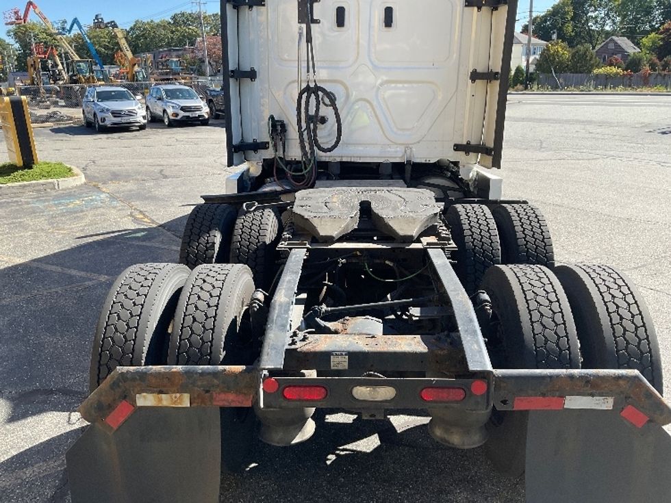 Sleeper Tractor-Heavy Duty Tractors-Freightliner-2021-T12664ST-Chicopee-MA-528,477\n\t\tmiles-$ 59,750 - Image 6