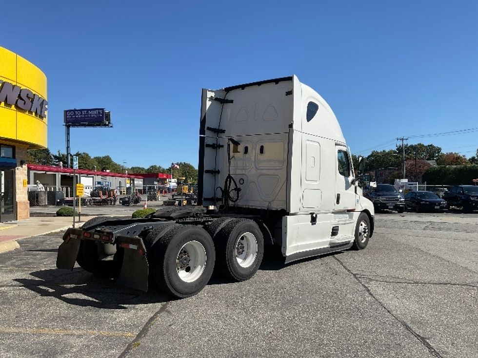 Sleeper Tractor-Heavy Duty Tractors-Freightliner-2021-T12664ST-Chicopee-MA-528,477\n\t\tmiles-$ 59,750 - Image 7