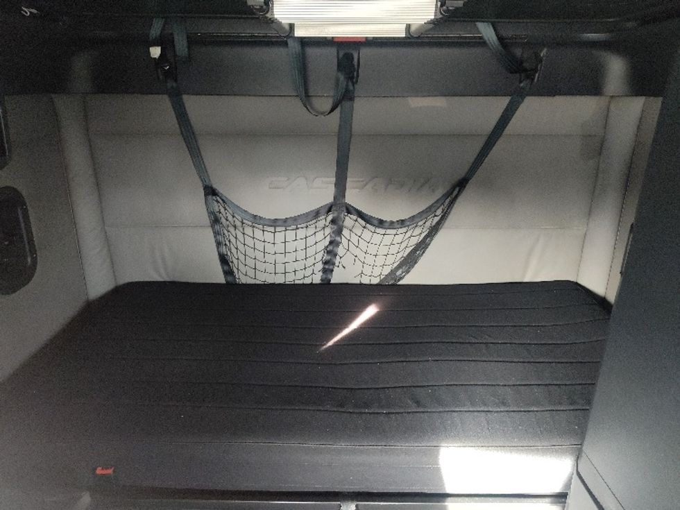 Sleeper Tractor-Heavy Duty Tractors-Freightliner-2021-T12664ST-Chicopee-MA-633,194\n\t\tmiles-$ 50,750 - Image 16