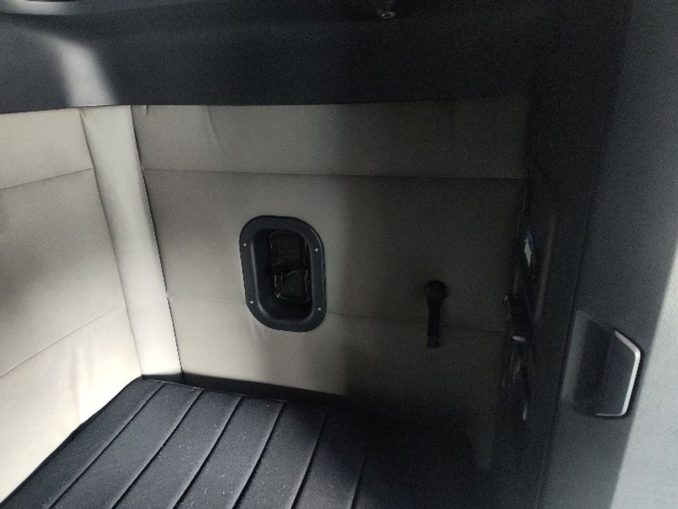 Sleeper Tractor-Heavy Duty Tractors-Freightliner-2021-T12664ST-Chicopee-MA-633,194\n\t\tmiles-$ 50,750 - Image 18