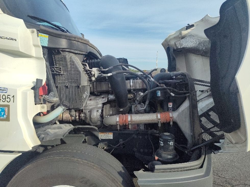 Sleeper Tractor-Heavy Duty Tractors-Freightliner-2021-T12664ST-Chicopee-MA-633,194\n\t\tmiles-$ 50,750 - Image 20