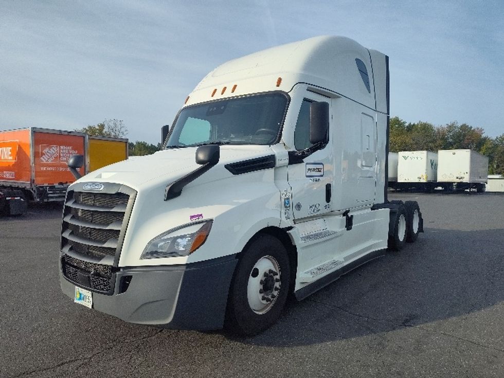 Sleeper Tractor-Heavy Duty Tractors-Freightliner-2021-T12664ST-Chicopee-MA-633,194\n\t\tmiles-$ 50,750 - Image 3