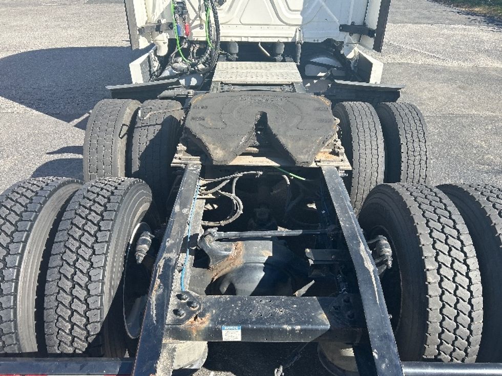 Sleeper Tractor-Heavy Duty Tractors-Freightliner-2021-T12664ST-Chicopee-MA-633,194\n\t\tmiles-$ 50,750 - Image 6