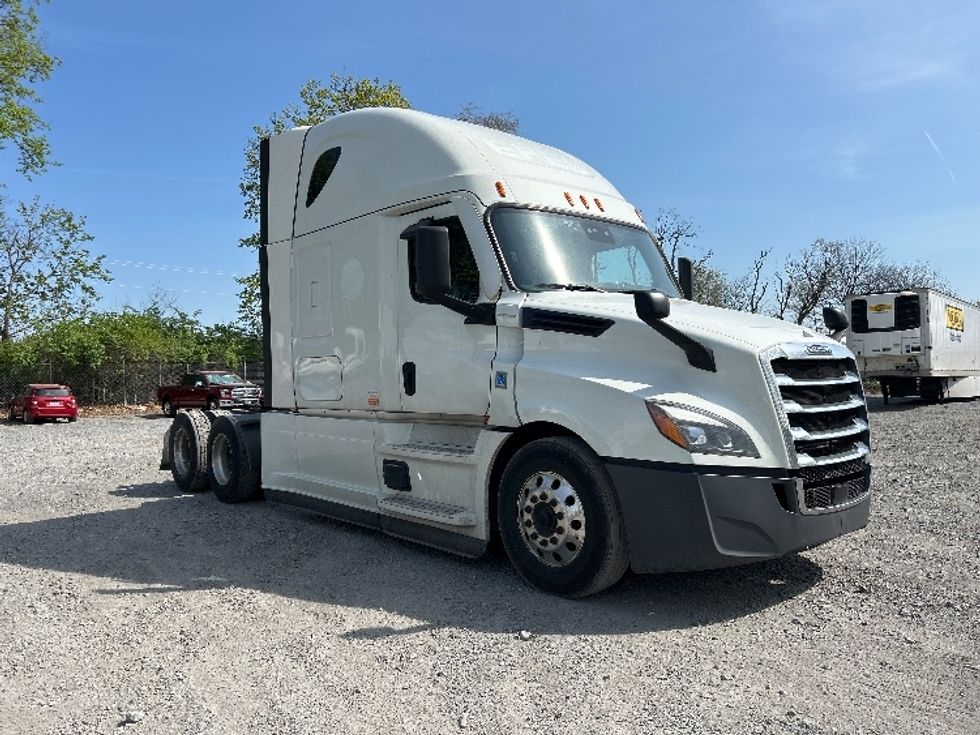 Sleeper Tractor-Heavy Duty Tractors-Freightliner-2021-T12664ST-Cleona-PA-391,173\n\t\tmiles-$ 74,250 - Image 1