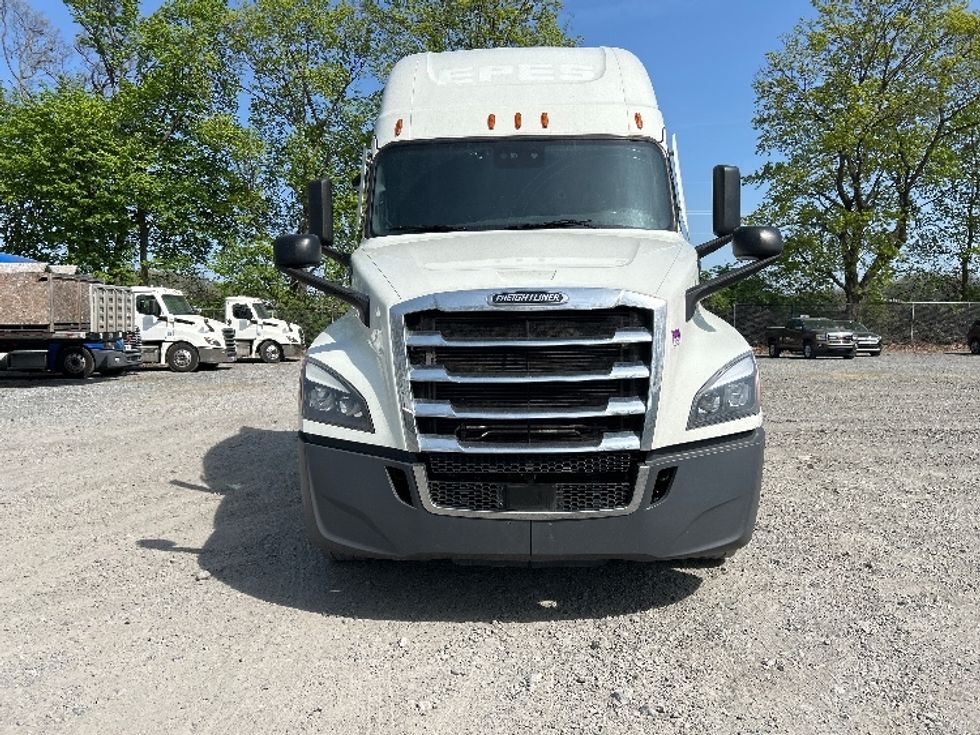 Sleeper Tractor-Heavy Duty Tractors-Freightliner-2021-T12664ST-Cleona-PA-391,173\n\t\tmiles-$ 74,250 - Image 2