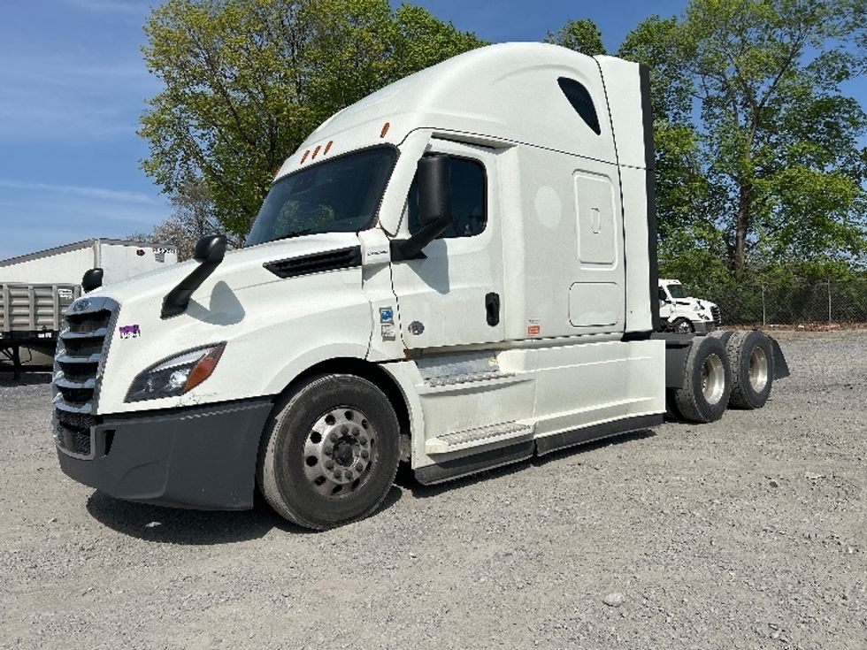 Sleeper Tractor-Heavy Duty Tractors-Freightliner-2021-T12664ST-Cleona-PA-391,173\n\t\tmiles-$ 74,250 - Image 3