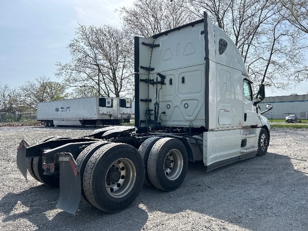 Sleeper Tractor-Heavy Duty Tractors-Freightliner-2021-T12664ST-Cleona-PA-391,173\n\t\tmiles-$ 74,250 - Image 7