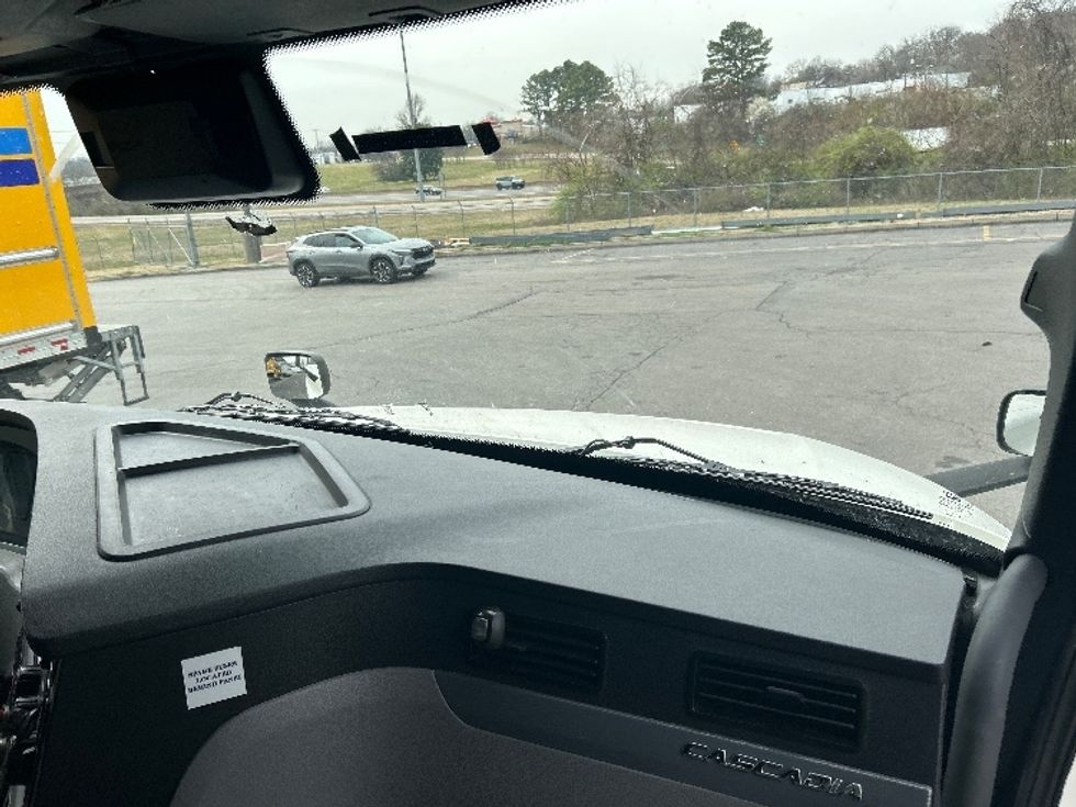 Sleeper Tractor-Heavy Duty Tractors-Freightliner-2021-T12664ST-Cleveland-TN-521,204\n\t\tmiles-$ 65,500 - Image 14