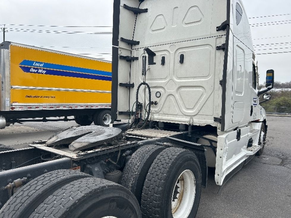 Sleeper Tractor-Heavy Duty Tractors-Freightliner-2021-T12664ST-Cleveland-TN-521,204\n\t\tmiles-$ 65,500 - Image 22