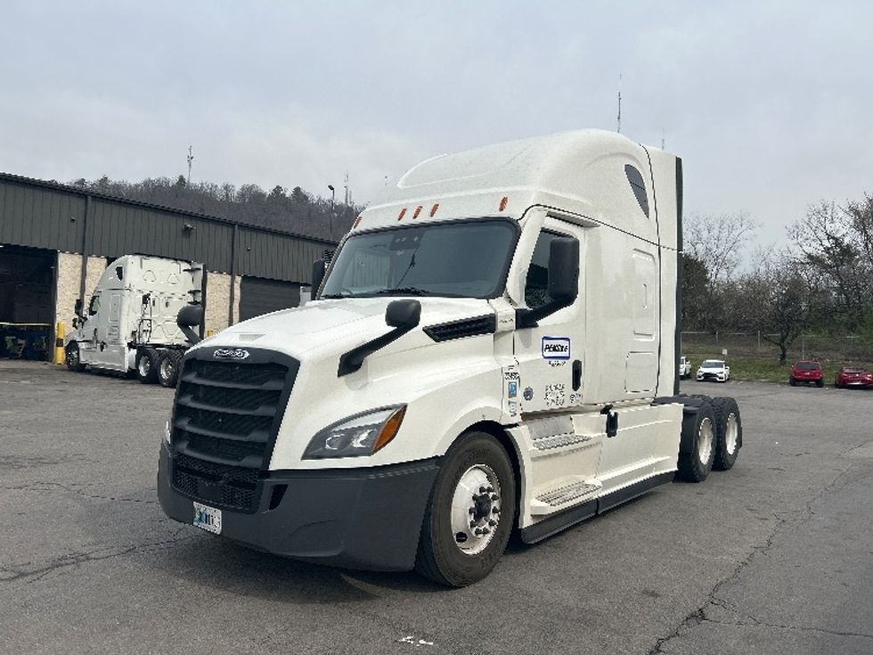 Sleeper Tractor-Heavy Duty Tractors-Freightliner-2021-T12664ST-Cleveland-TN-521,204\n\t\tmiles-$ 65,500 - Image 3