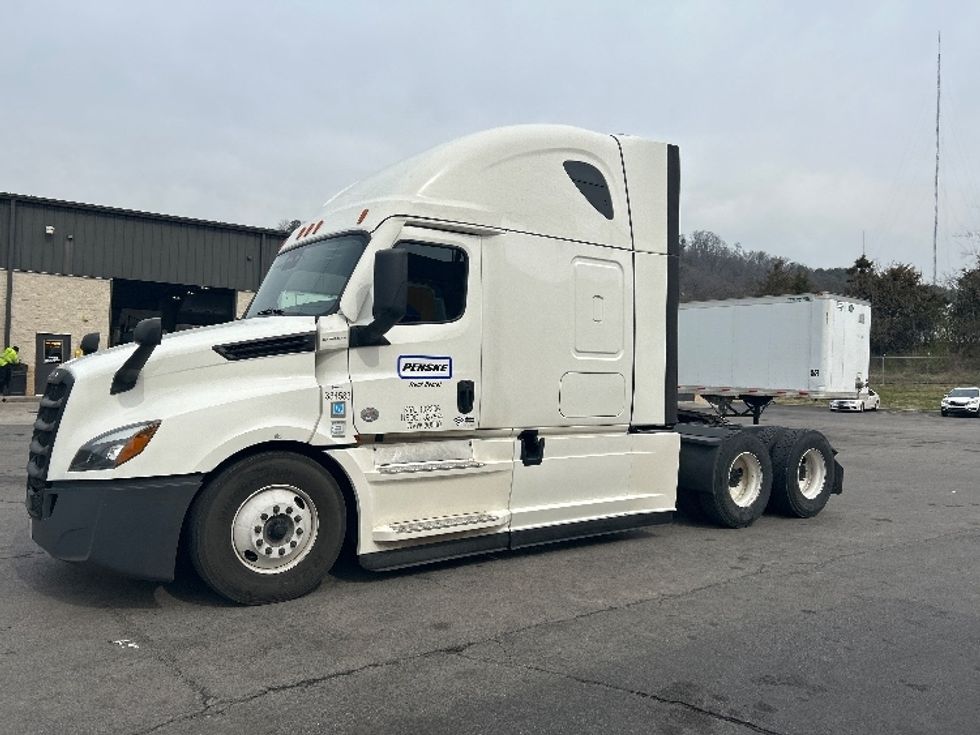 Sleeper Tractor-Heavy Duty Tractors-Freightliner-2021-T12664ST-Cleveland-TN-521,204\n\t\tmiles-$ 65,500 - Image 4