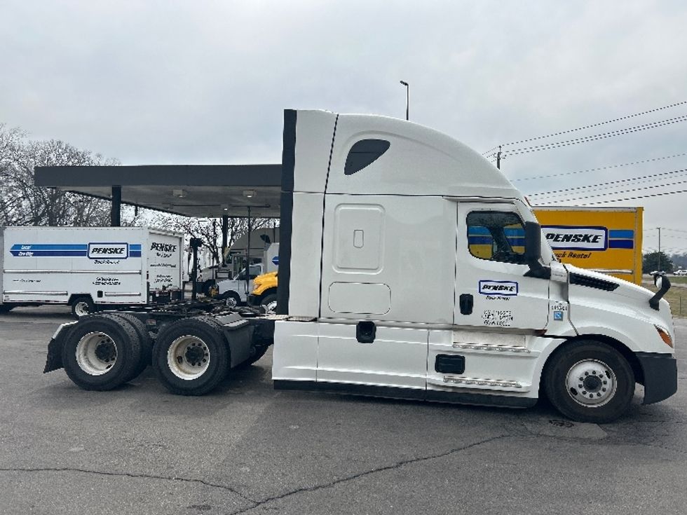Sleeper Tractor-Heavy Duty Tractors-Freightliner-2021-T12664ST-Cleveland-TN-521,204\n\t\tmiles-$ 65,500 - Image 8
