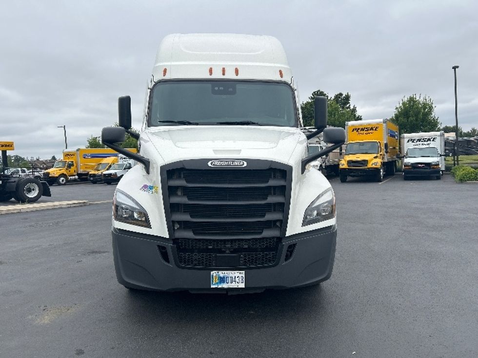 Sleeper Tractor-Heavy Duty Tractors-Freightliner-2021-T12664ST-Coburg-OR-556,511\n\t\tmiles-$ 68,000 - Image 2