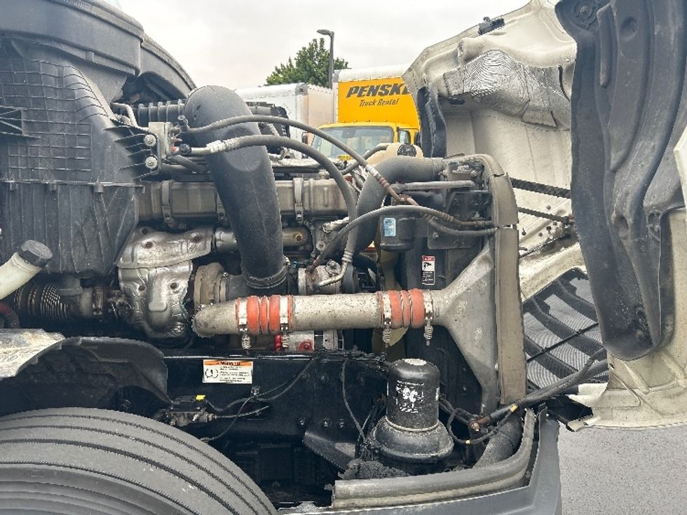 Sleeper Tractor-Heavy Duty Tractors-Freightliner-2021-T12664ST-Coburg-OR-556,511\n\t\tmiles-$ 68,000 - Image 20